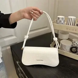 Baguette bag with adjustable handle