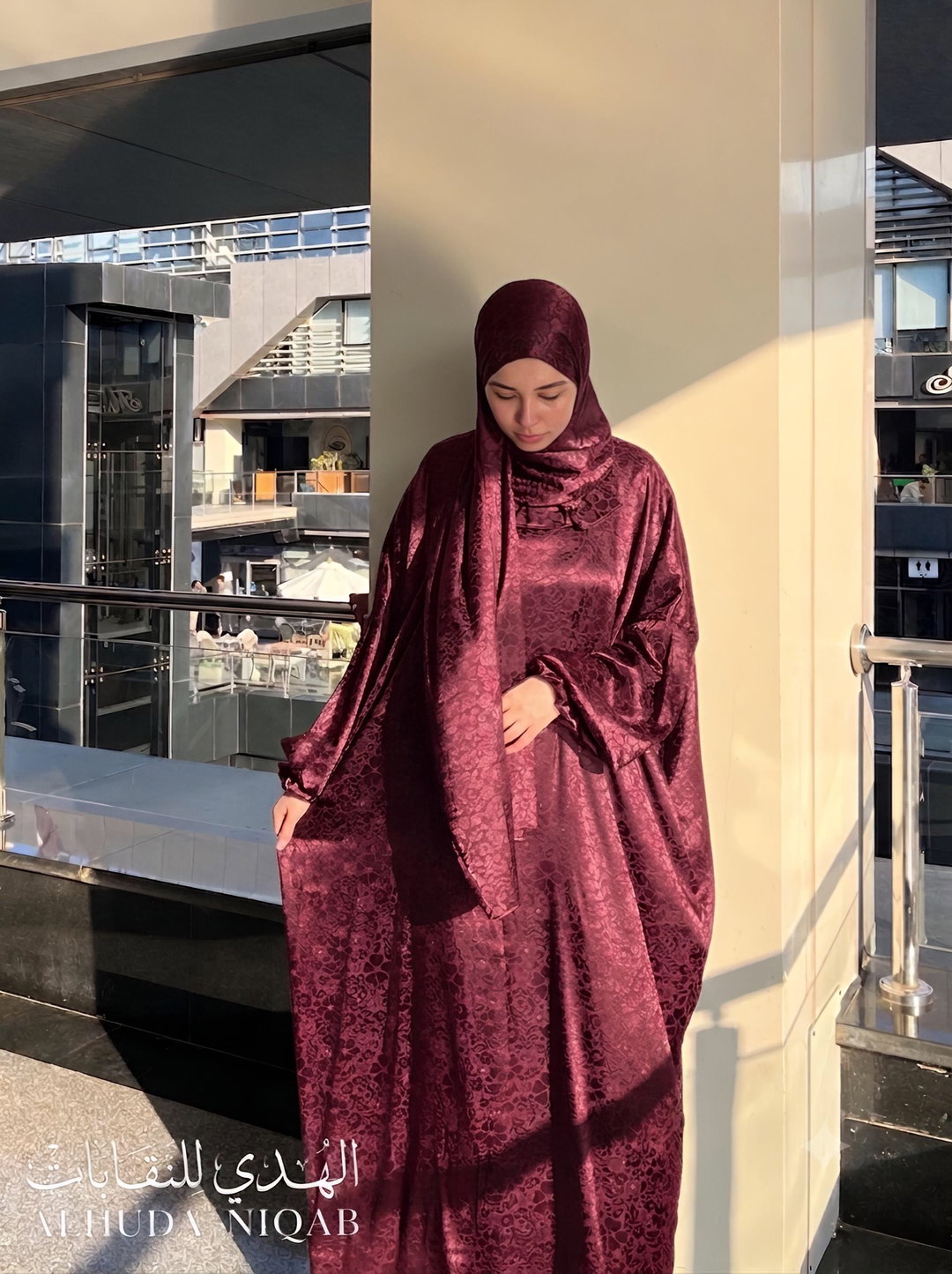 Jacquard Isdal - Burgundy Floral