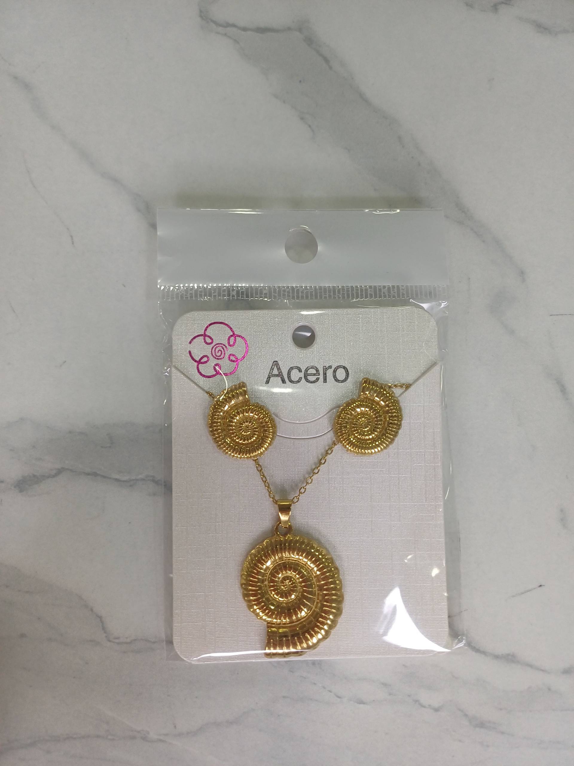 Conjunto de pendientes y colgante caracola_0