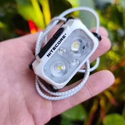 Linterna Nitecore Nu21 Led 360 Lm Resistente Agua
