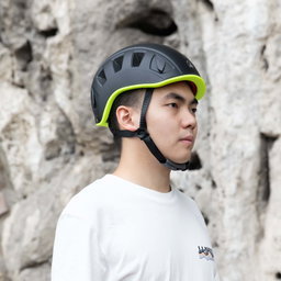Casco deportivo para escalada y trabajos de altura