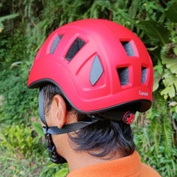 Casco deportivo para escalada y trabajos de altura