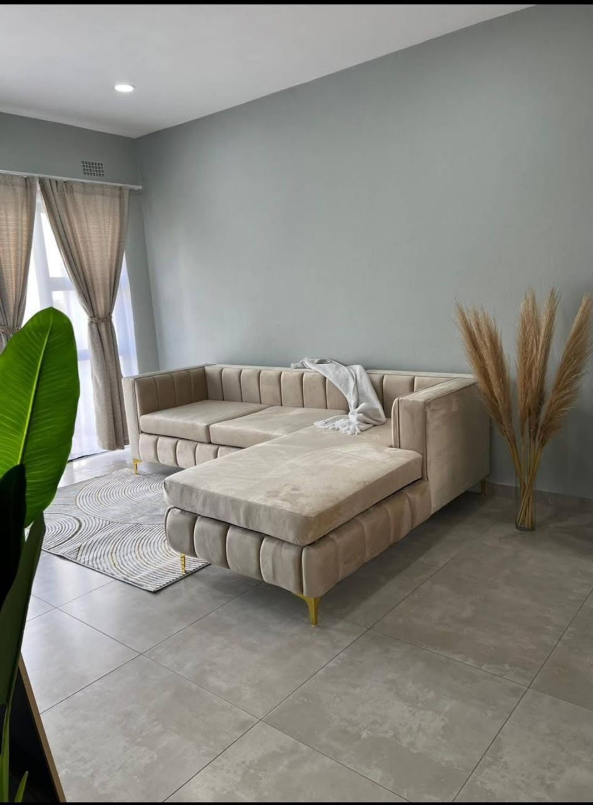 4 Seater L couch