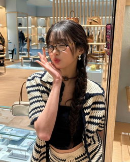 The "miumiu nerd" small round frame from pictorial is still on sale
