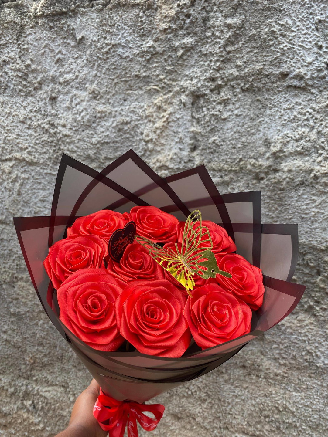 Red ribbon roses