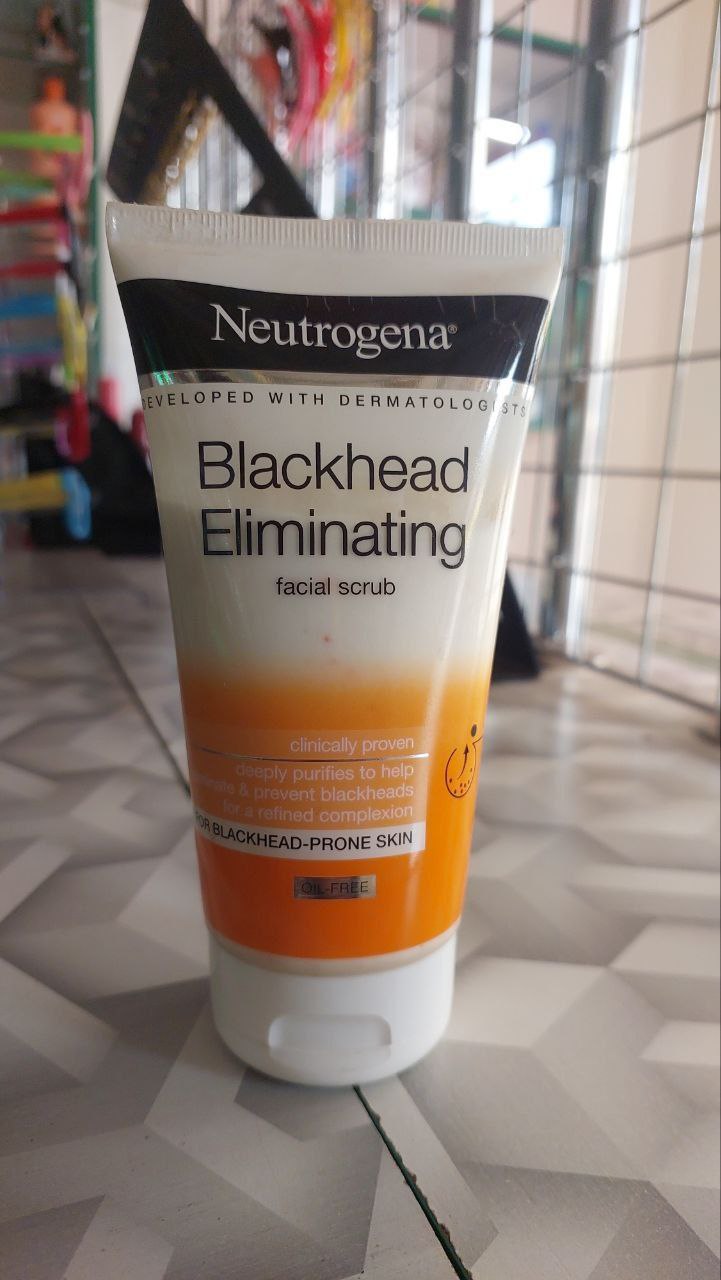 Neutrogena Blackhead Eliminating Facial Scrub 150ml