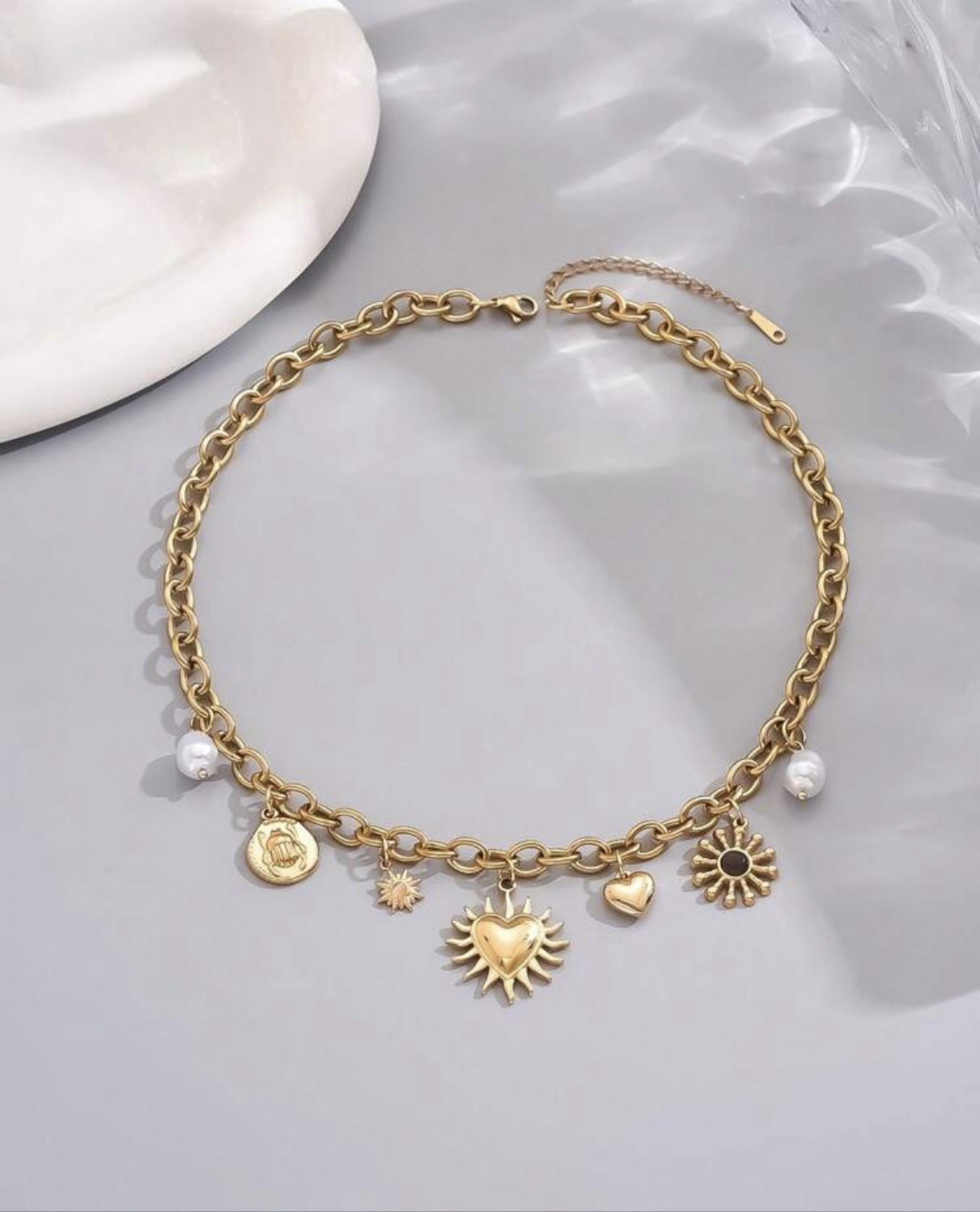 Collar colgante de corazón geométrico