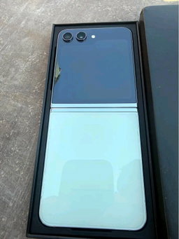 Samsung Galaxy Z Flip 5 