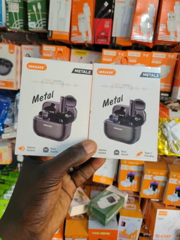 🎧 LANGER Metal 2
🔊 Stereo sound
🔉 Volume control
🔔 “Buzz Sound”
🔌 USB Type-C charging
📦 Two earbuds + charging