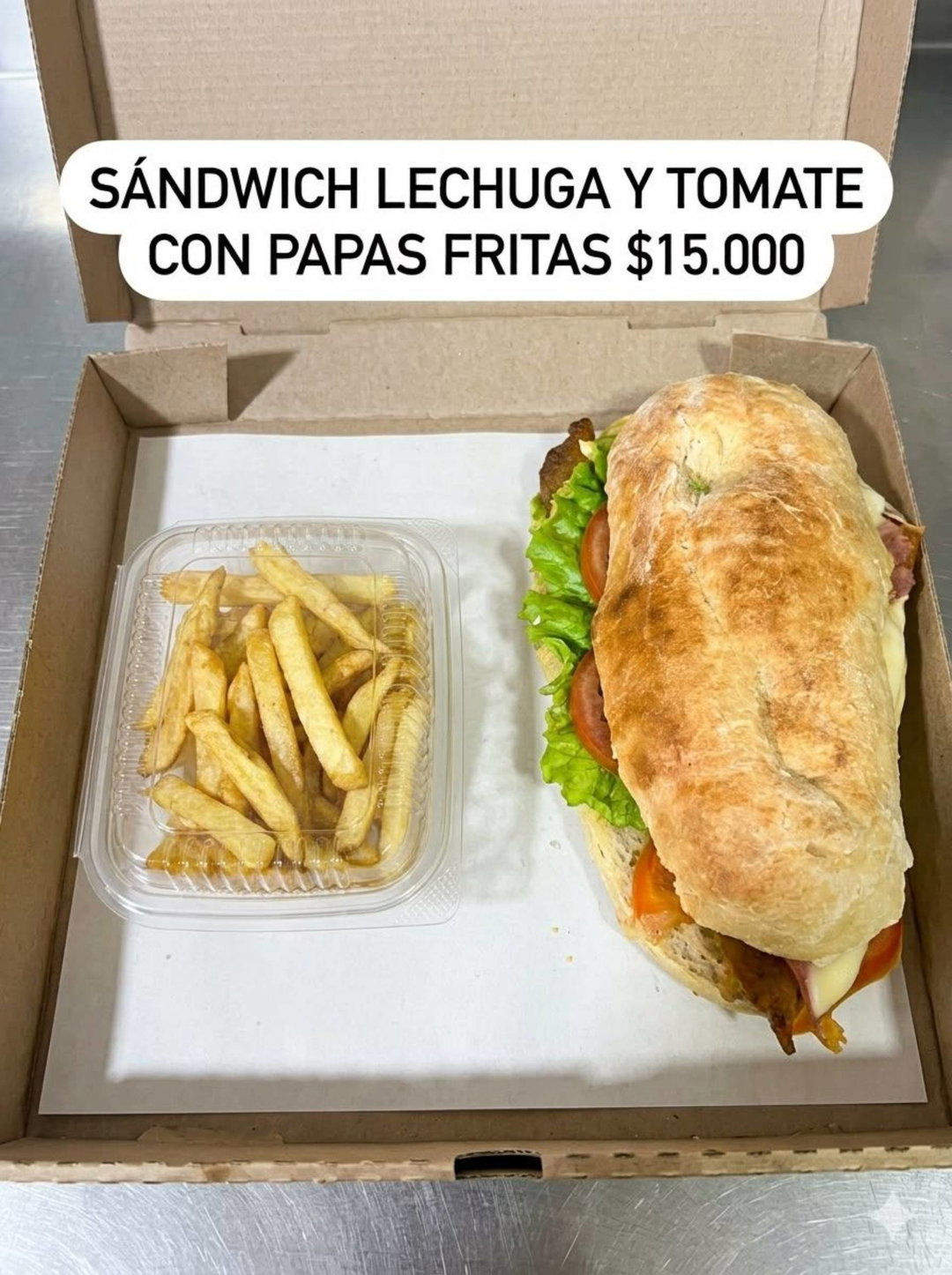Sandwich Milanesa carne lechuga tomate con fritas