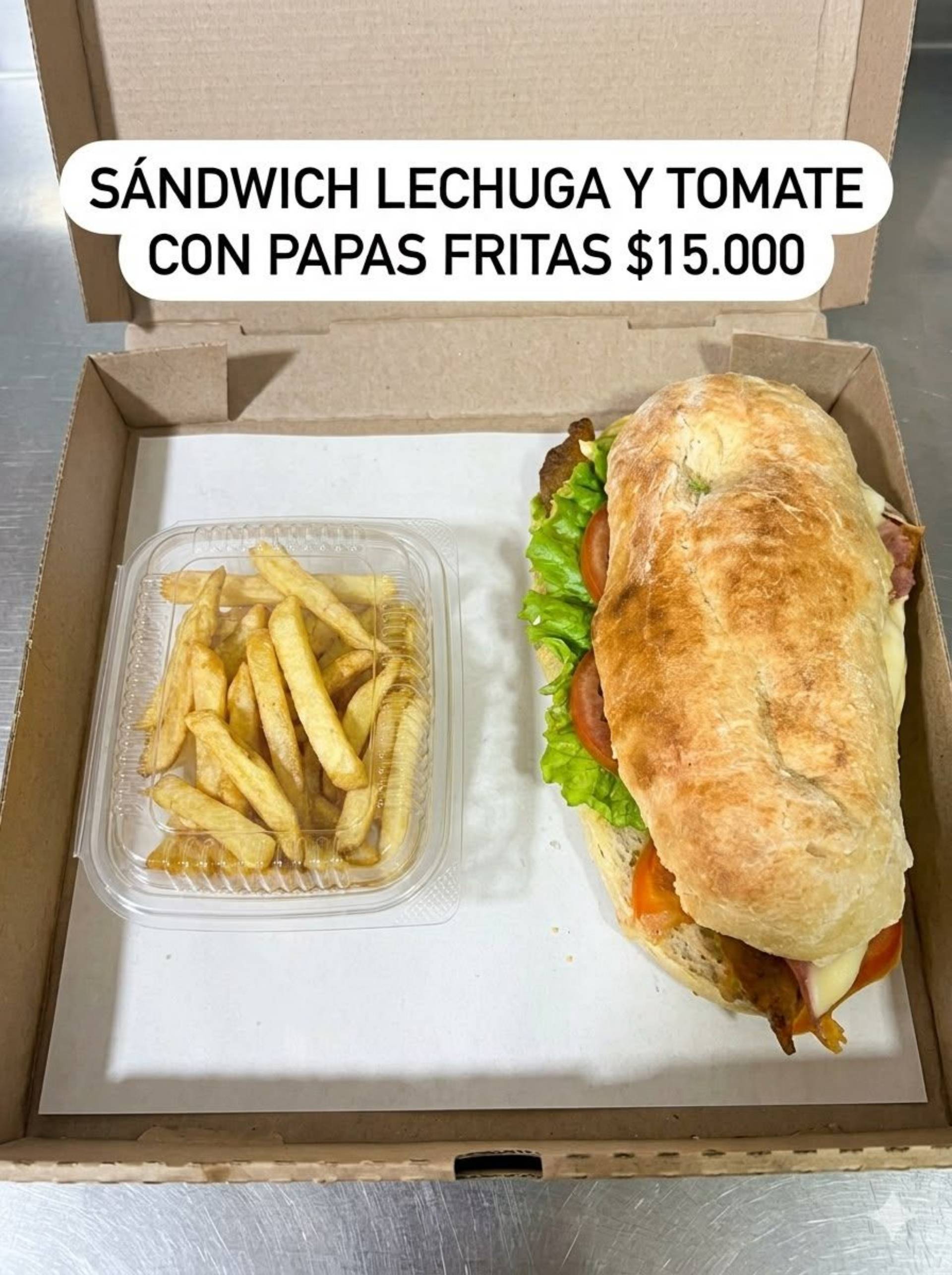Sandwich Milanesa carne lechuga tomate con fritas