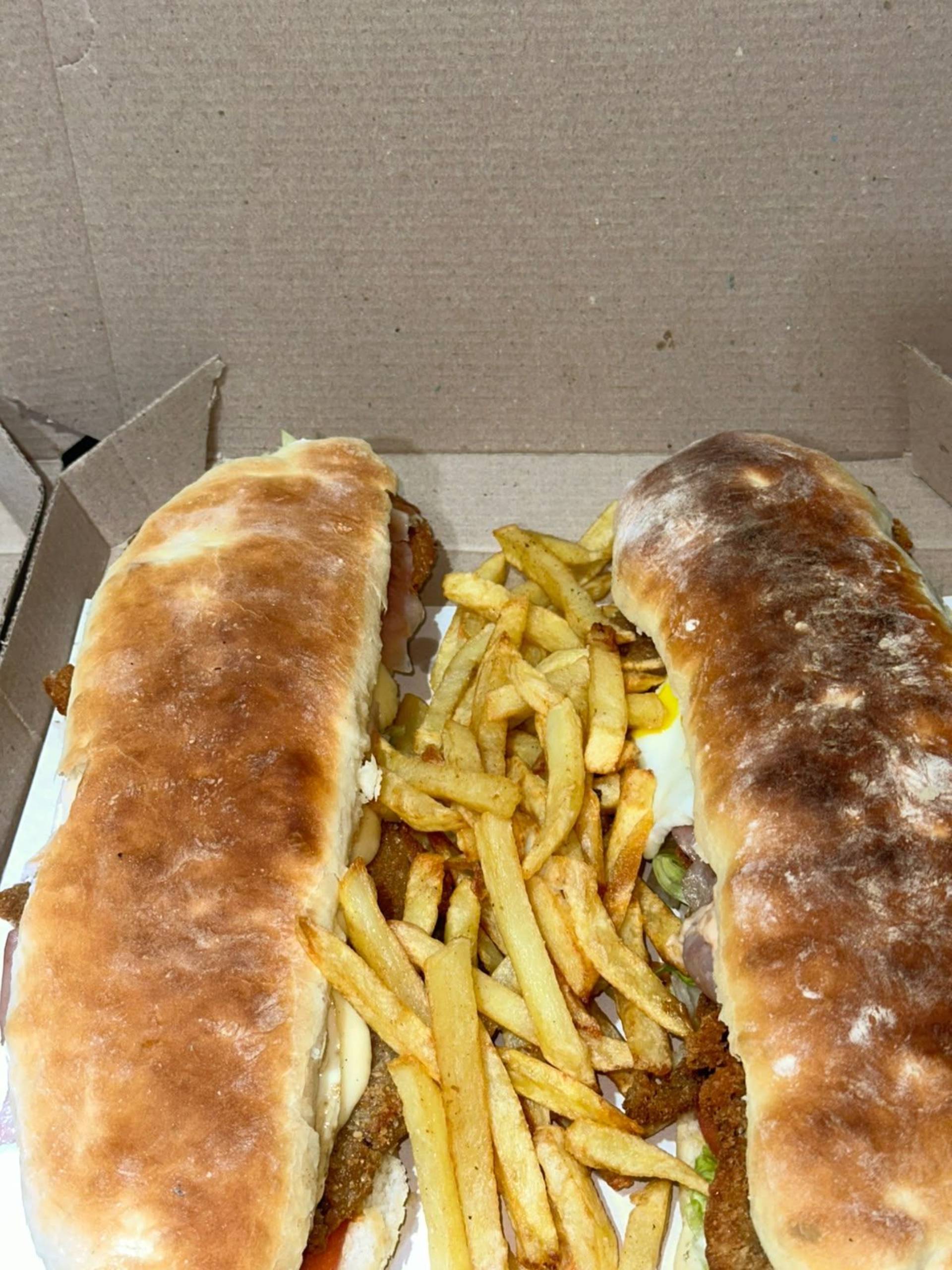 2 sandwich completo(Lechuga tomate jamón queso huevo frito ) milanesa carne_0