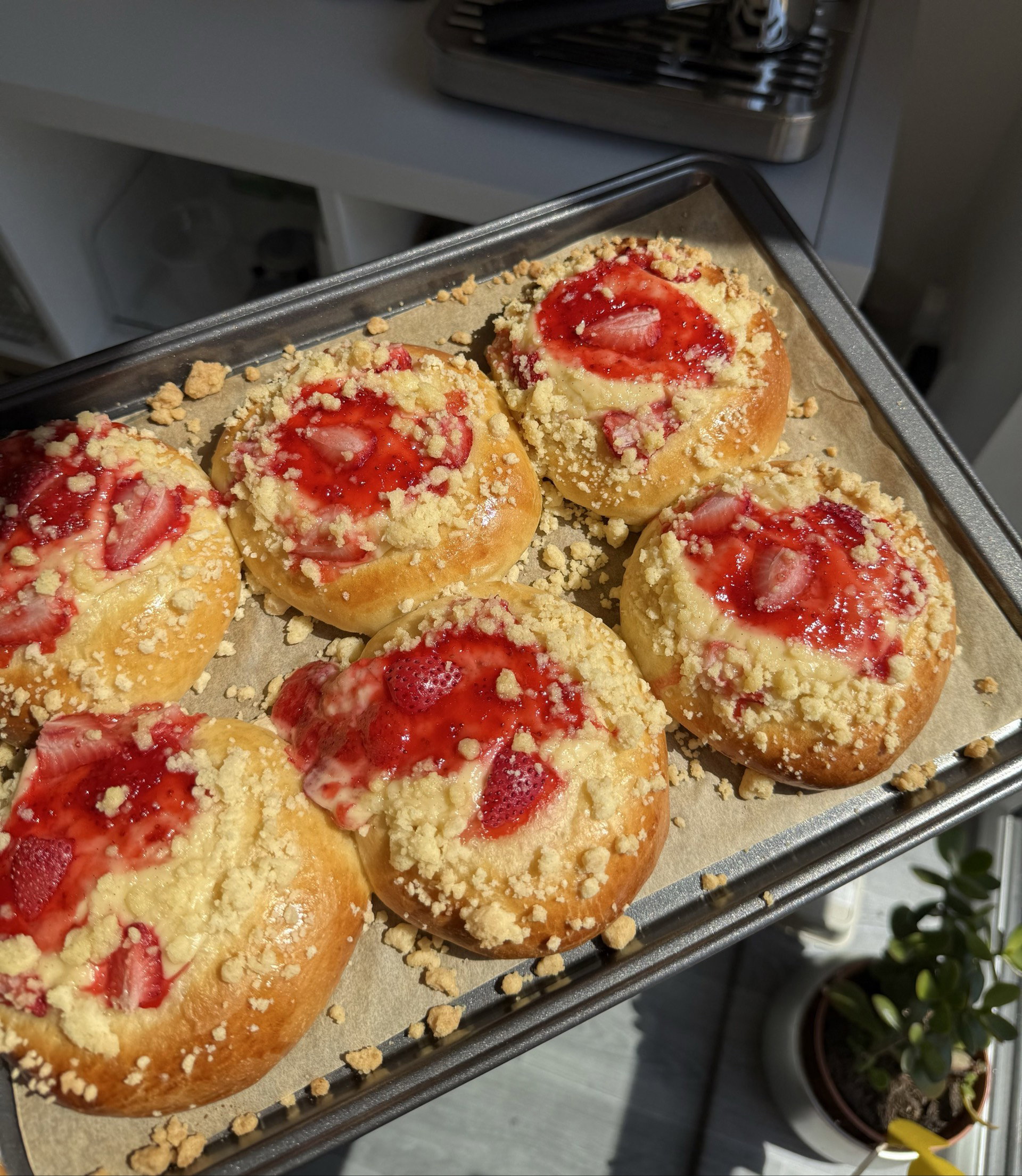 Strawberry Cheesecake Bun_0