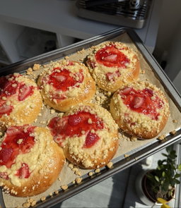 Strawberry Cheesecake Bun
