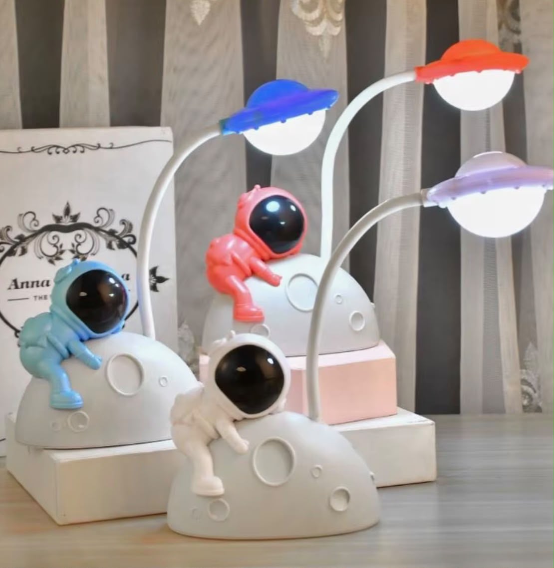 Adorable Astronaut LED Desk Lamp_0