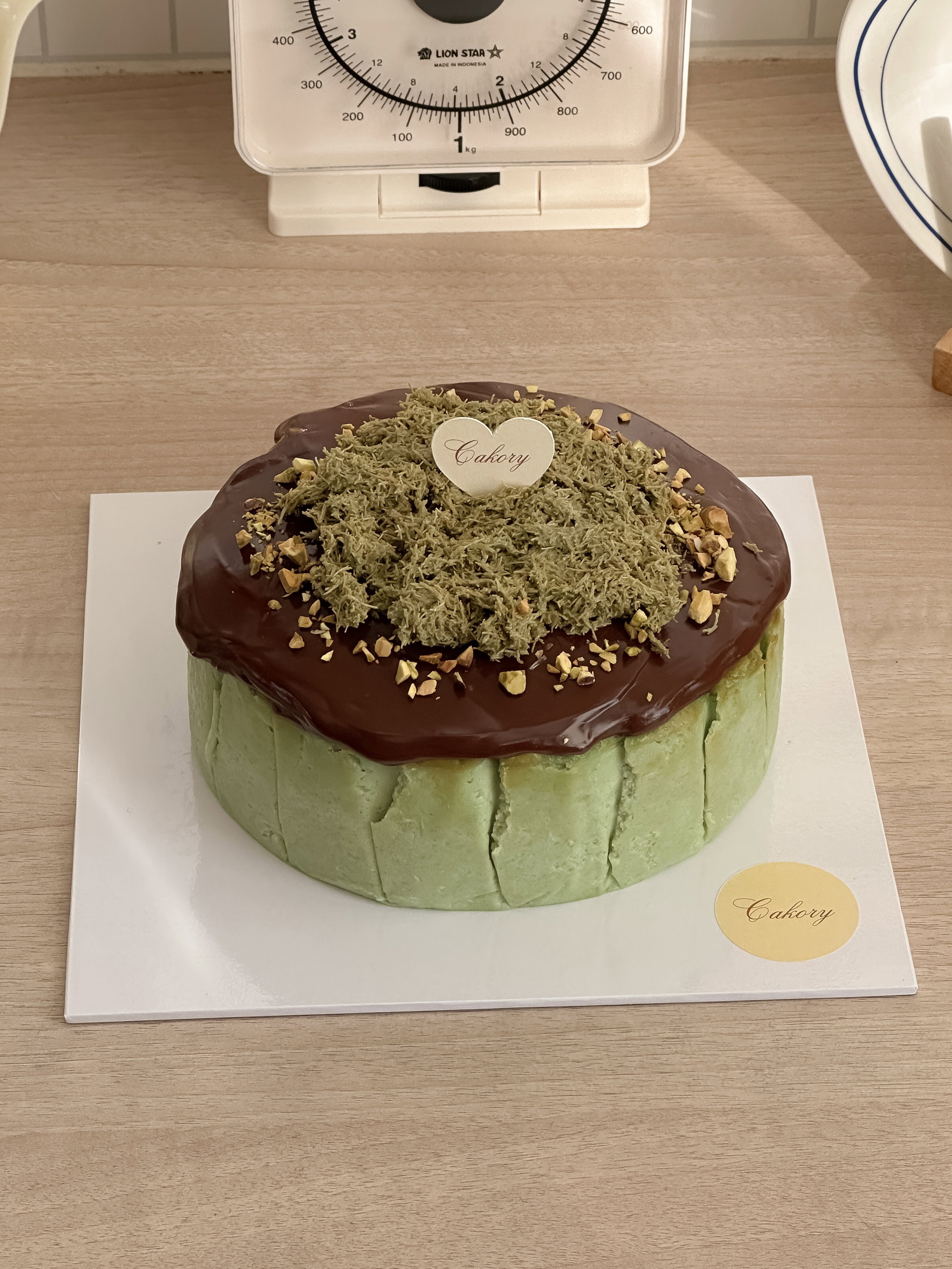 Dubai Pistachio Chocolate Basque Burnt Cheesecake_0