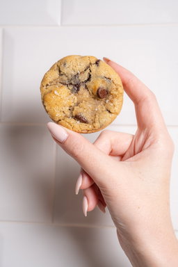 Chocolate Chips and Pecans cookie box