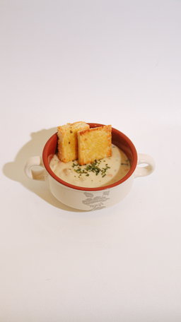 Cream Soup with Garlic Bread