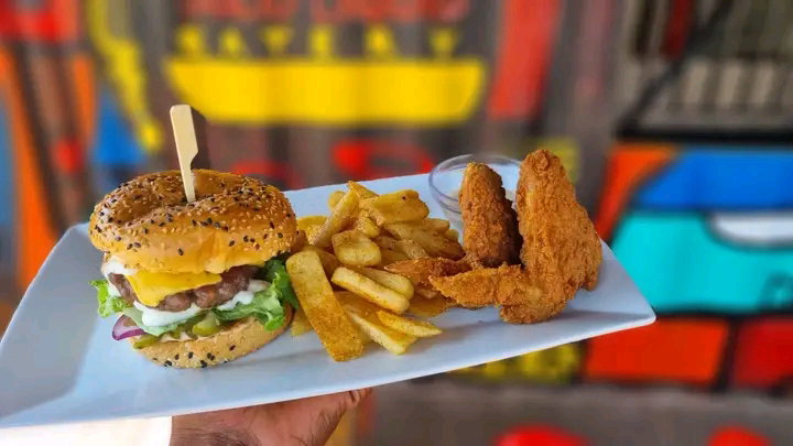Solid liquid eatery _3