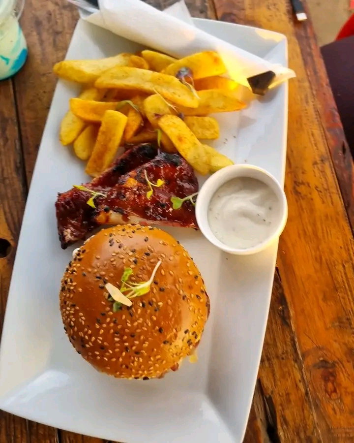 Solid liquid eatery _2