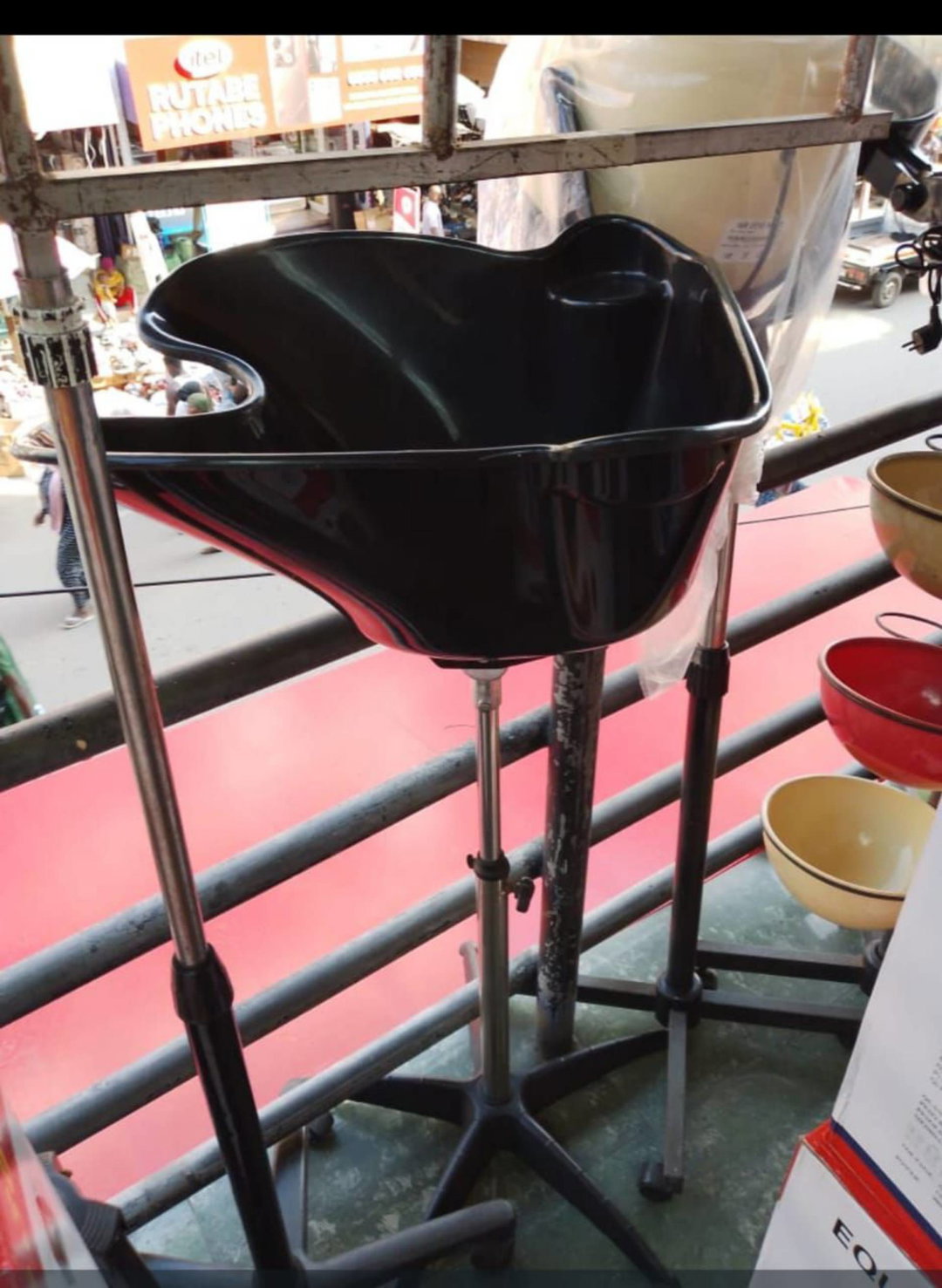 Salon shampoo backstand