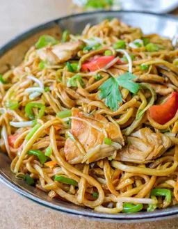 WHITE CHICKEN RICE/NOODLE