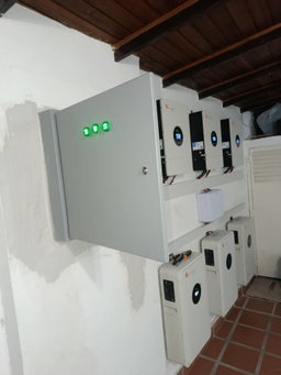 FELICITYSOLAR KIT TRFASICO 15KW CON TRES (3) INVERSORES DE 5KW PARALELIZADOS CON TRES (3) BATERÍA DE 100Ah - TOTAL 300Ah). 