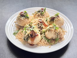 Sev Poori (6 Poori)