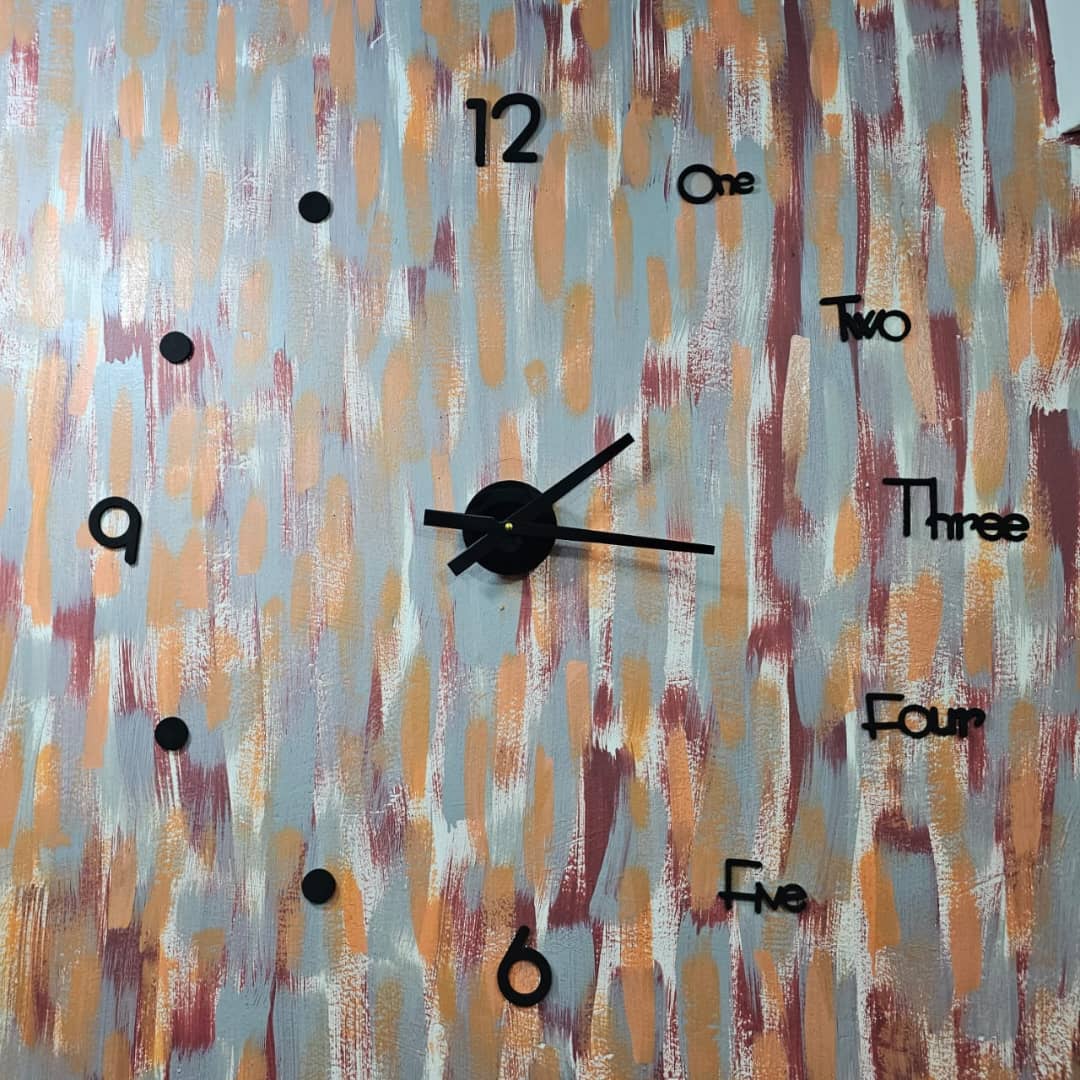  A custom artistic wall clock._0