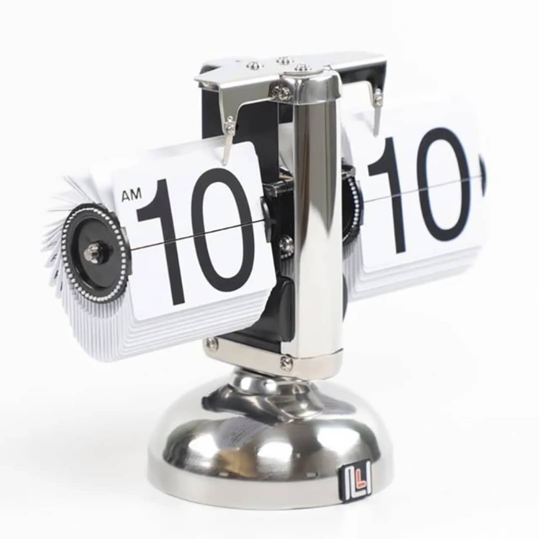Retro-styled mechanical flip clock