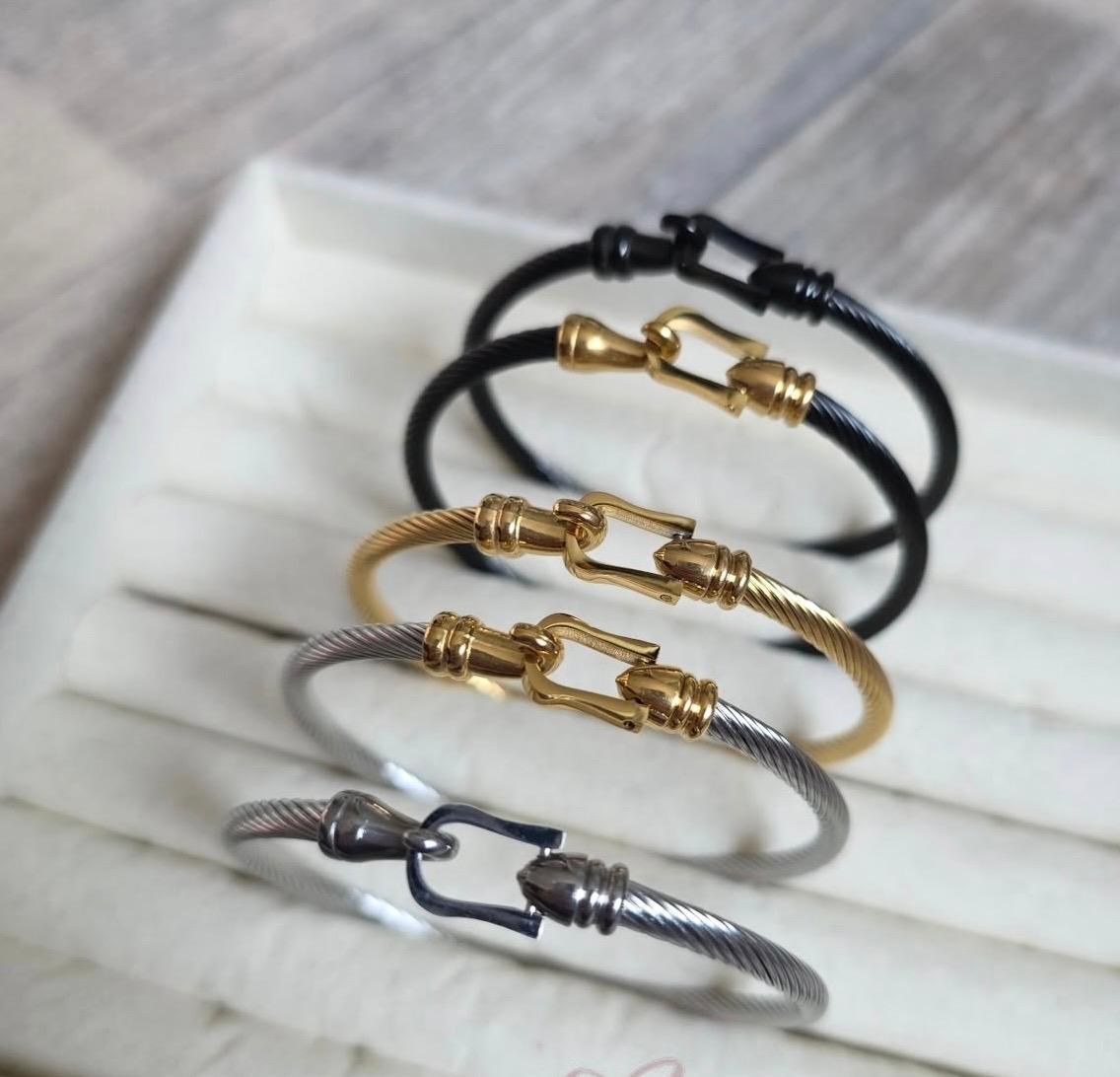 Bracelets 