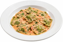 Raviolones de ricotta y nuez con salsa a elección