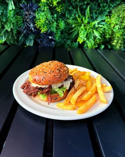Shredded BBQ Beef Burger_0