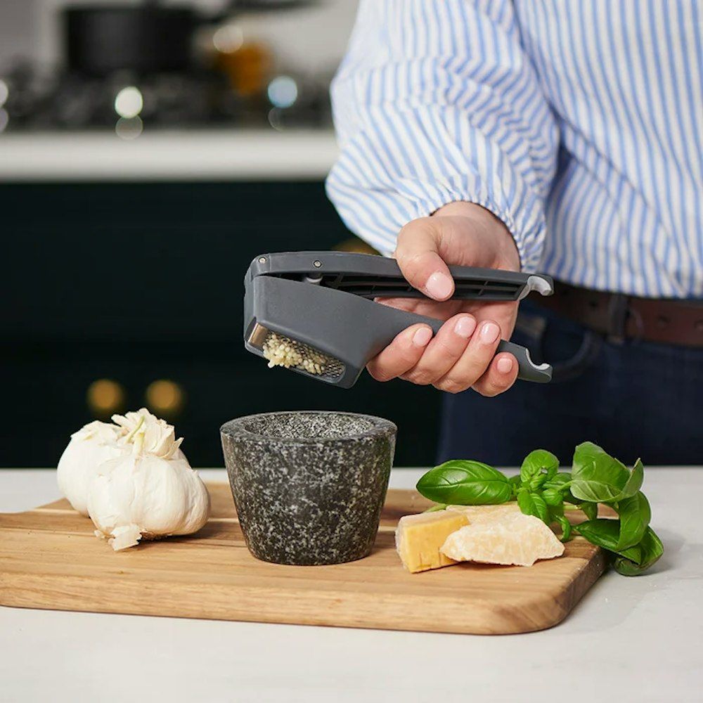 Ergonomic Garlic Press_0