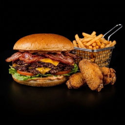 Bacon burger + 3 wings + fries 