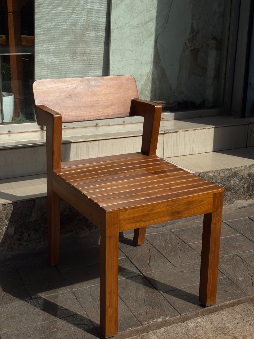  MODERN WOODEN SITOUT CHAIR  