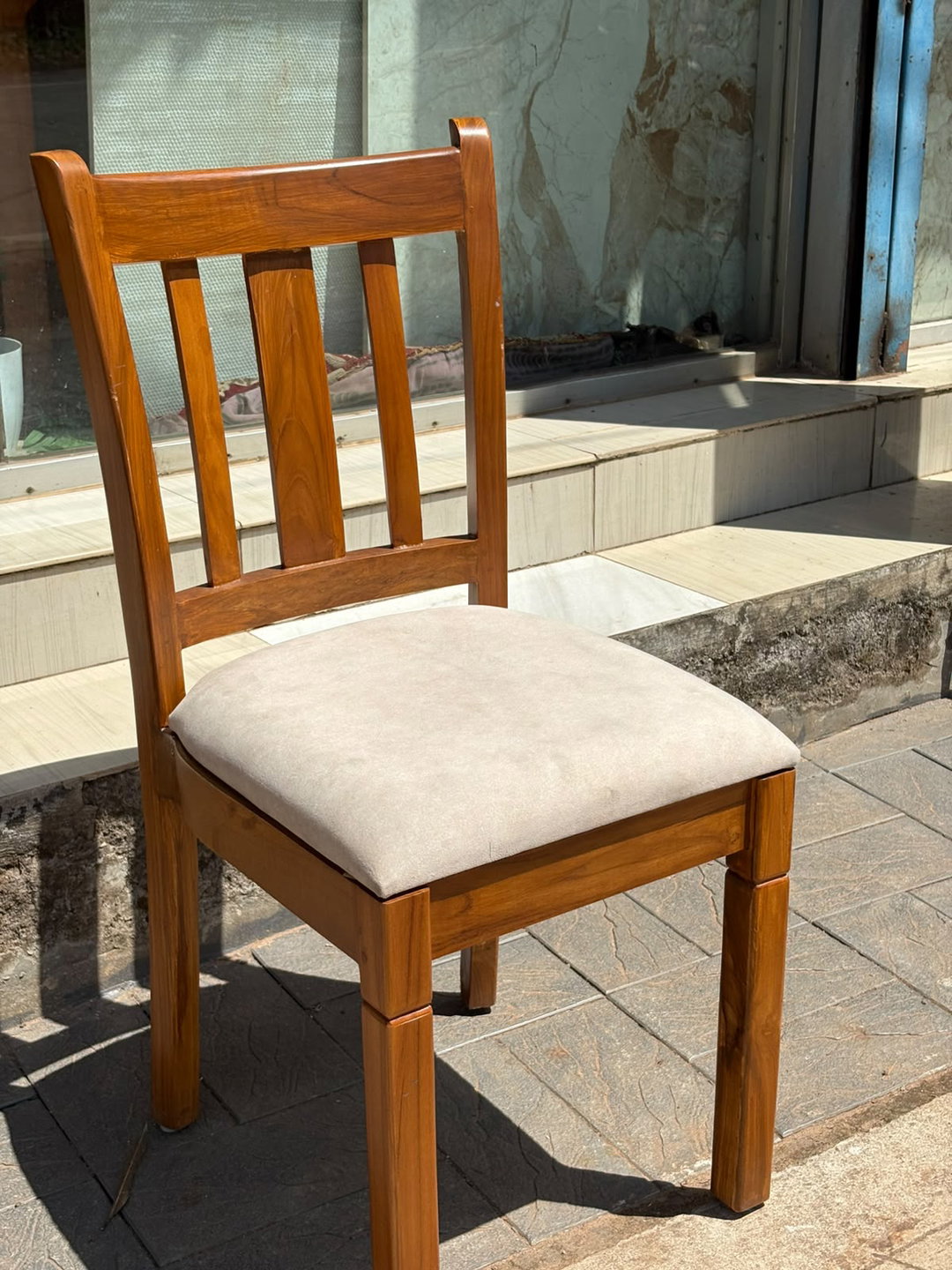 PREMIUM DINING CHAIR  