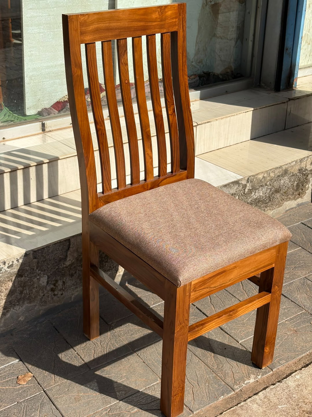 ELEGANT HIGH-BACK DINING CHAIR  