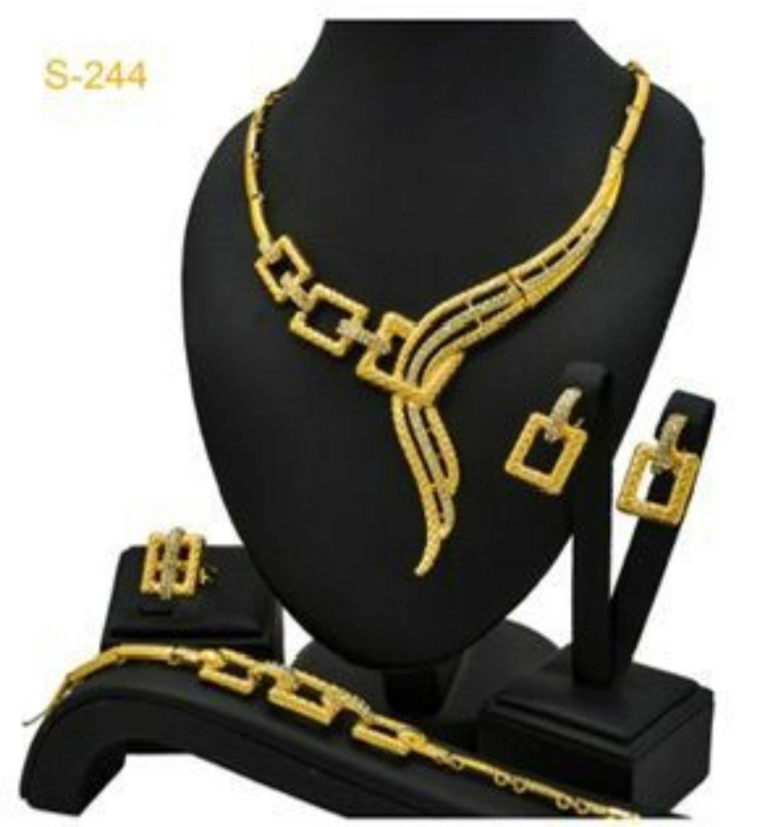 Necklace jewelry