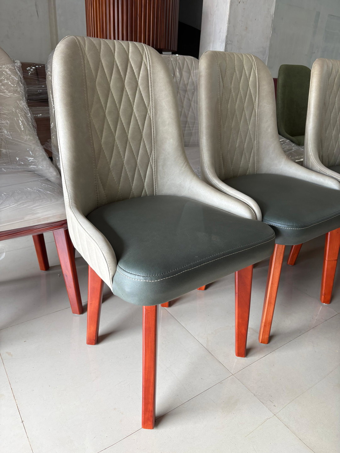 LUXURY DIAMOND-QUILTED DINING CHAIR