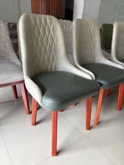 LUXURY DIAMOND-QUILTED DINING CHAIR