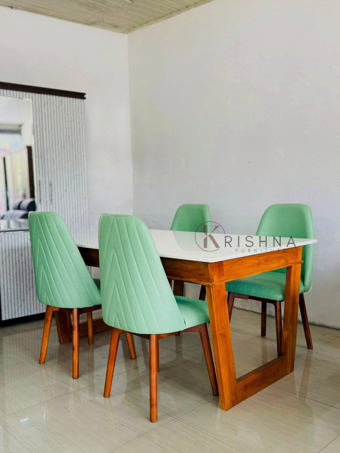 MODERN 4-SEATER DINING SET