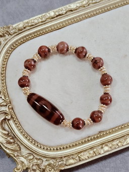 QUIET ELEGANCE SERIES - THE BALANCED PATH