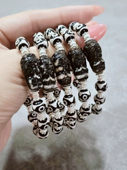 THE AUSPICIOUS KEEPER ✨