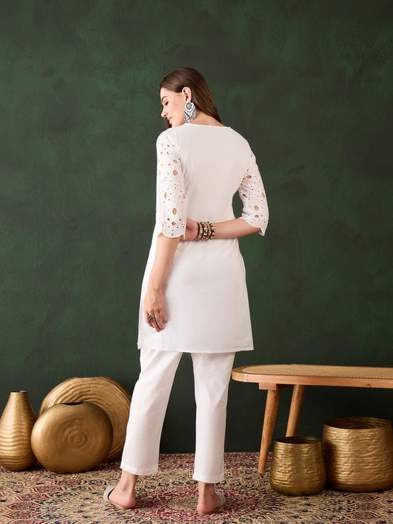 White Cotton Schiffli Embroidery Kurta Set_2