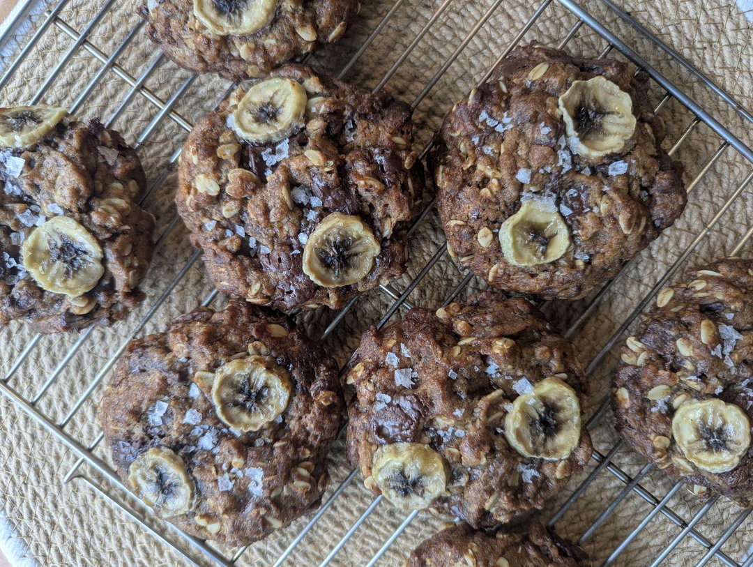 Banana oatmeal chocolate cookies