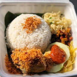 Nasi Gurih Medan Ayam Goreng