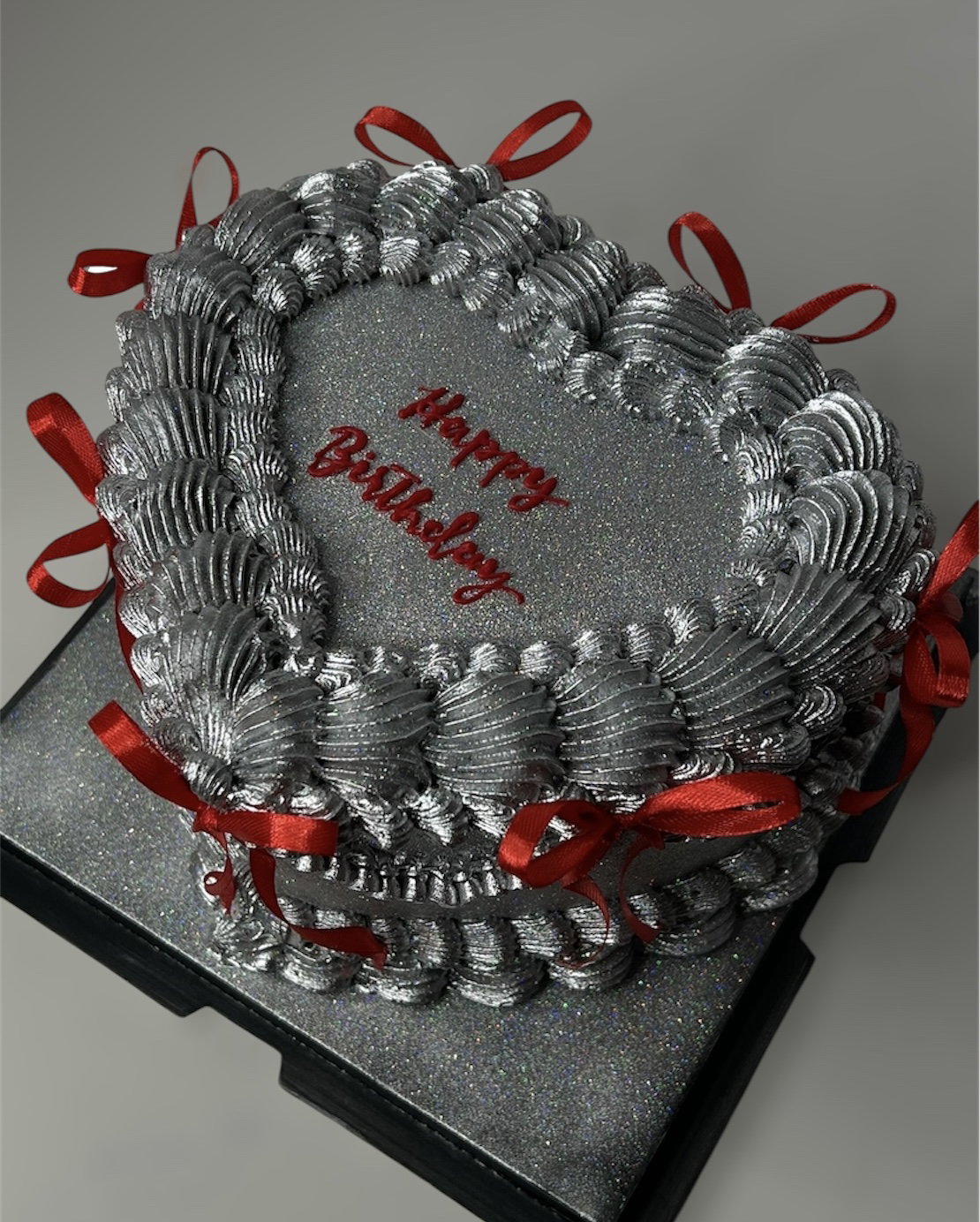 Silver Glitter Cake With Bows_0