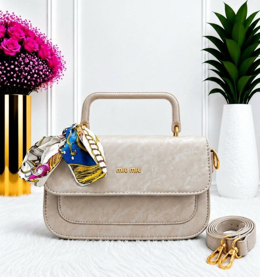 Minimalist Cream Textured Satchel_0
