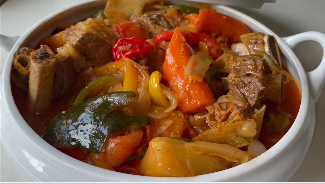 SAUCE LÉGUMES AVEC VIANDE DE BŒUF 
